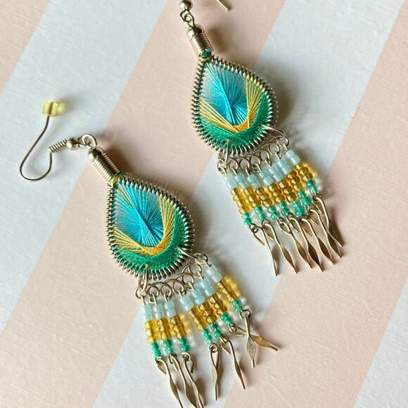 Thread & bead green/yellow earring - Picture 2 of 6